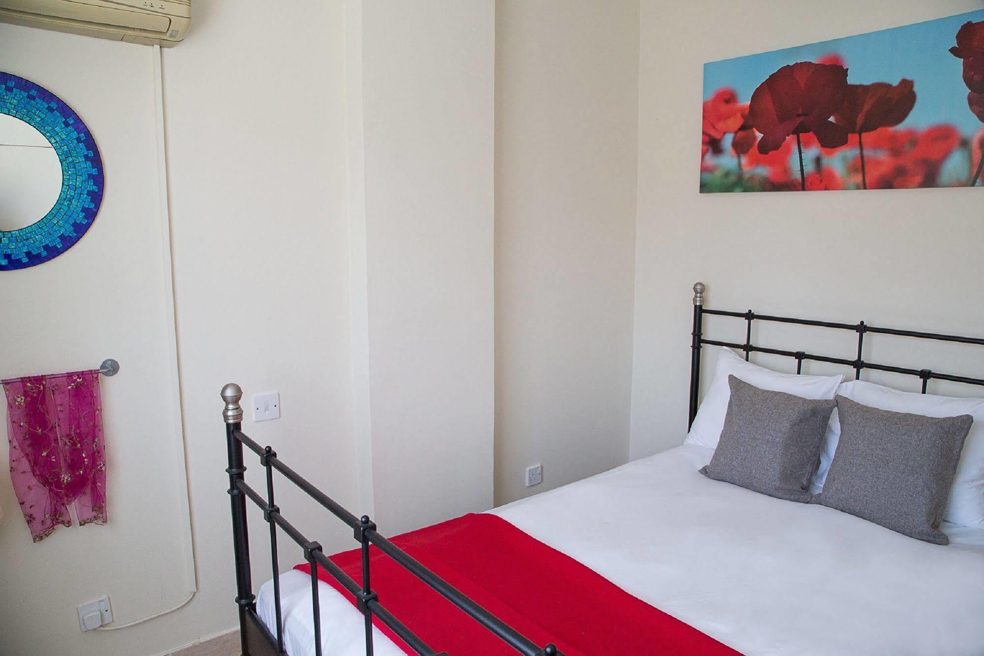 Paphos Love Nest Apartment Экстерьер фото